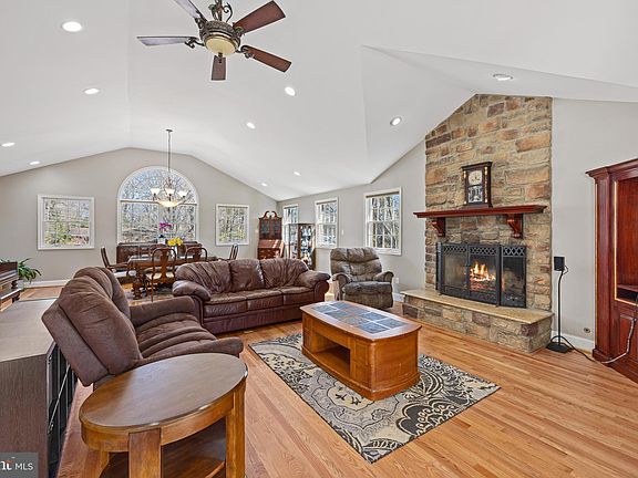 3rd image of 8416 W Boulevard Dr