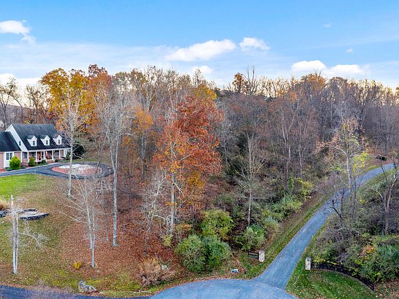 3rd image of 465 Skylar Lanes Way
