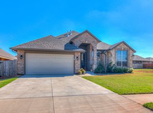 2628 SE 38th St, Moore, OK 73160