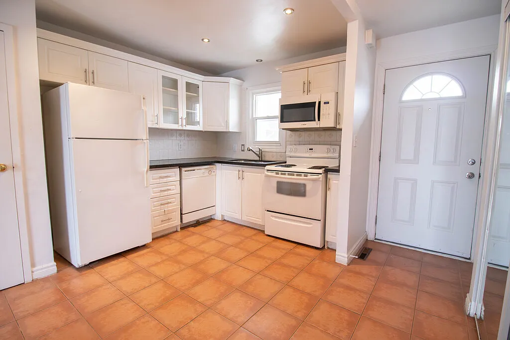 131 Rockwood Avenue - 33 — Photo 4