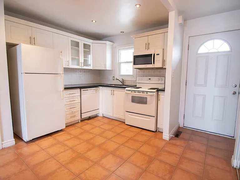131 Rockwood Ave #33 — Photo 4