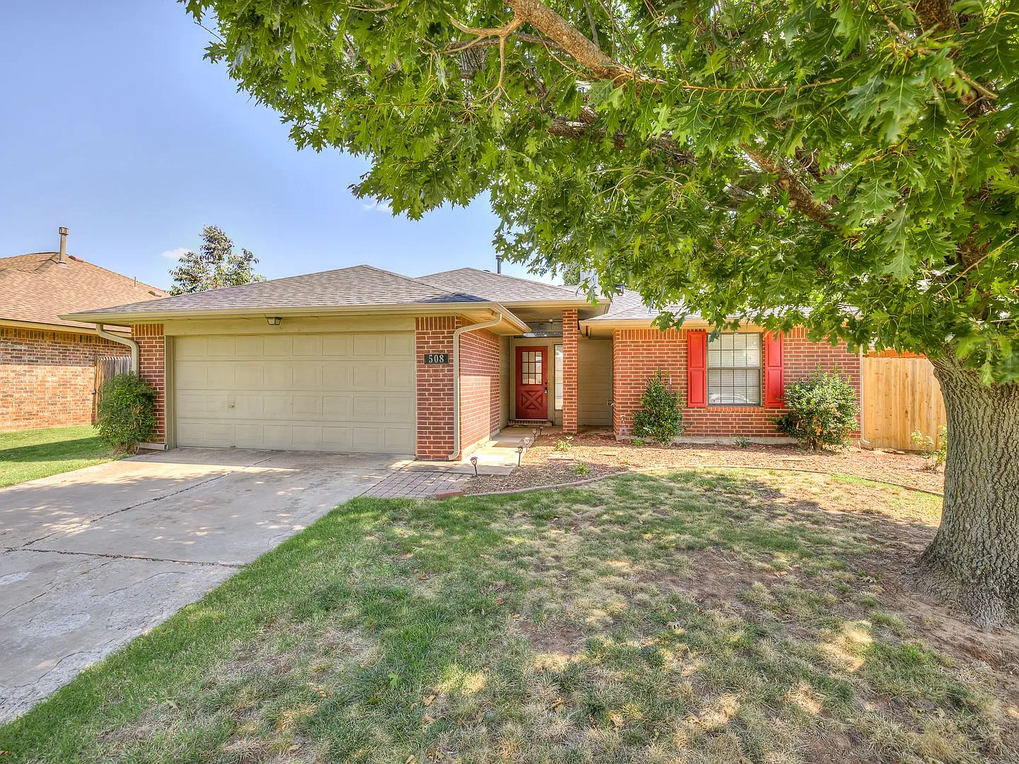 3 bedroom + 2 bathroom + Edmond Schools — Photo 1