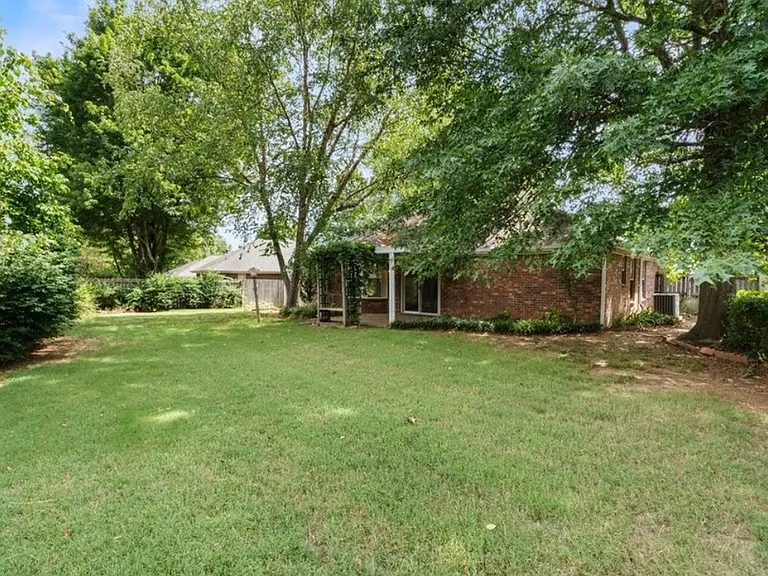 889 S Parkwood Dr — Photo 17