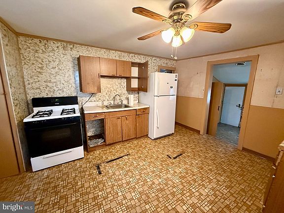 5th image of 24 Chapel Ave