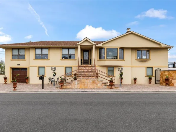 121 Atlantic Place S, Island Park, NY 11558