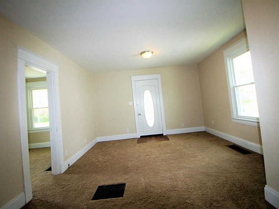 3rd image of 4222 Oakwood Ave