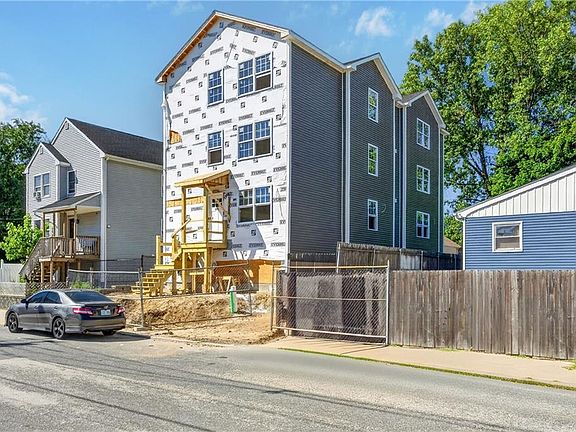 3rd image of 141 Ocean St