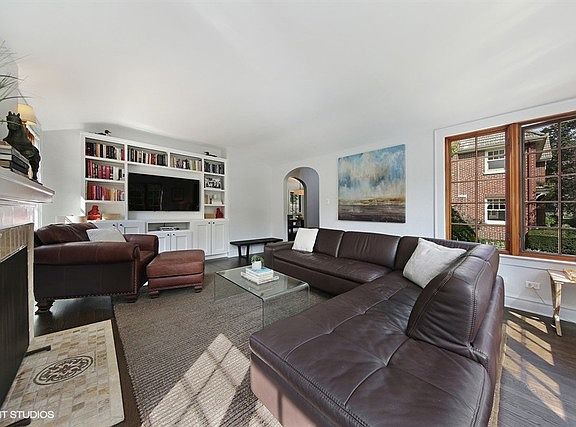 5th image of 4736 Woodland Ave