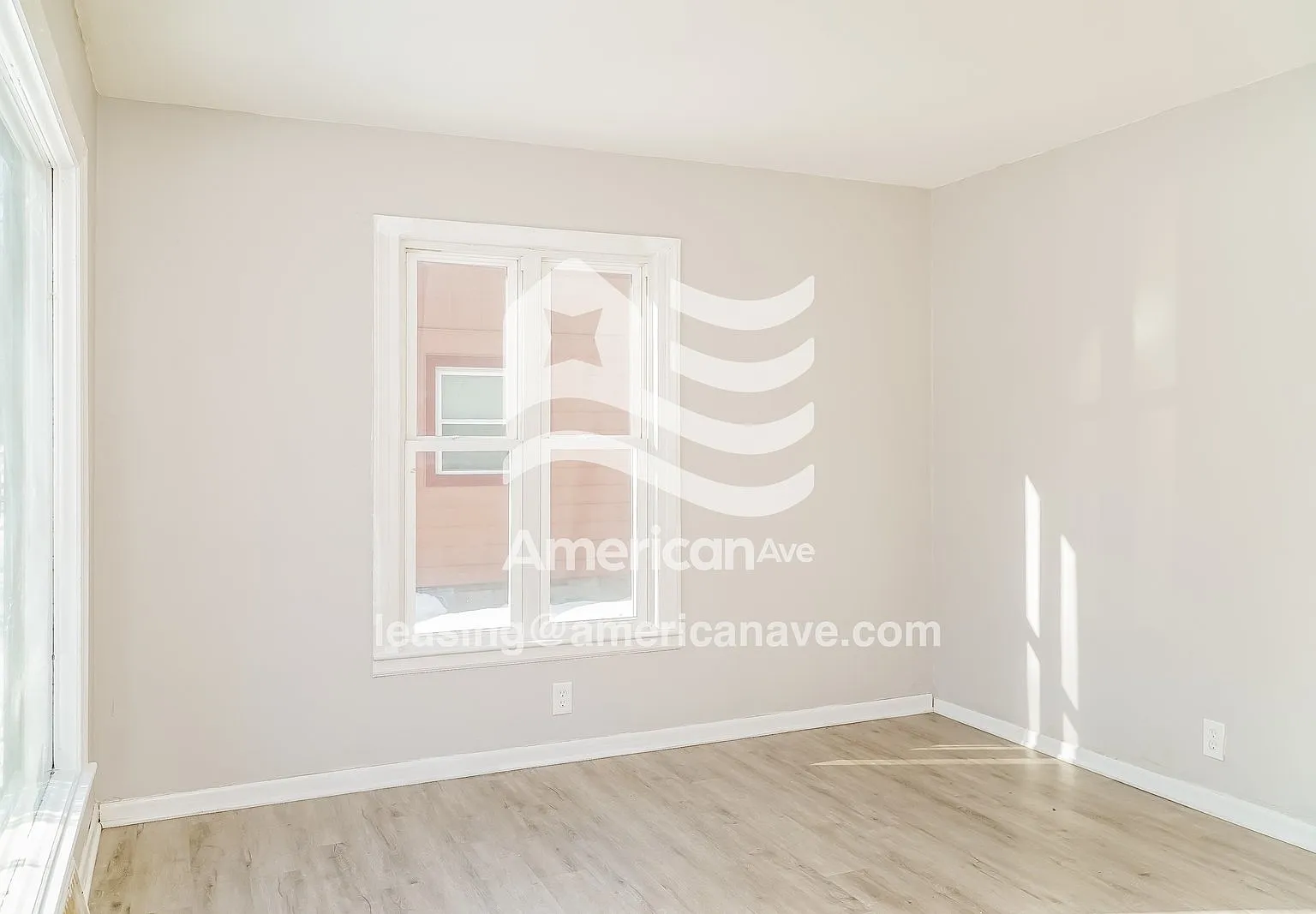 3 bed, 1.0 bath, 1042 sqft, $1,523 — Photo 2