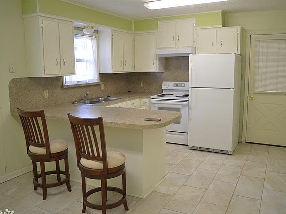 4th image of 614 W Shaw Ave