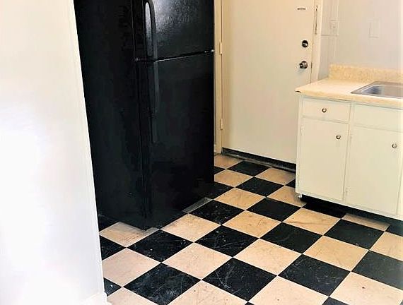 5th image of 510 Price St