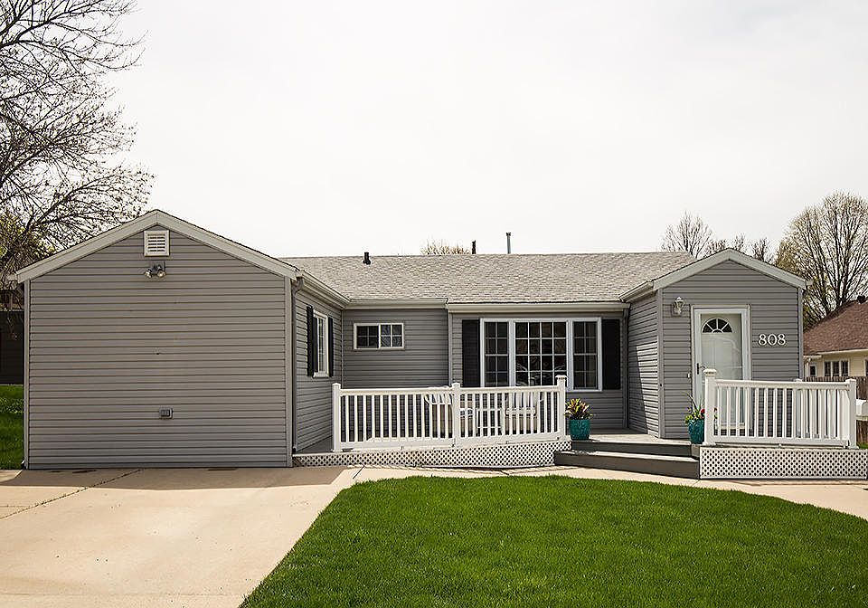 1st image of 808 12th Ave N