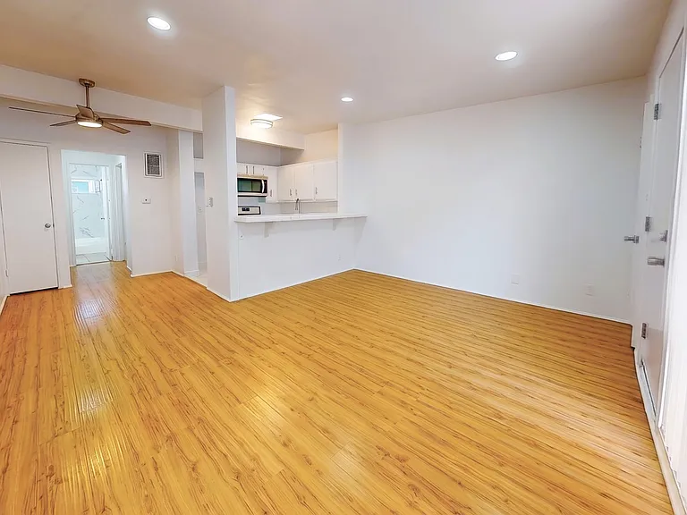 3638 Midvale Ave — Photo 1
