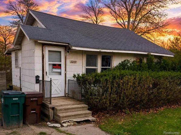 1209 Lathrop St, Lansing, MI 48912