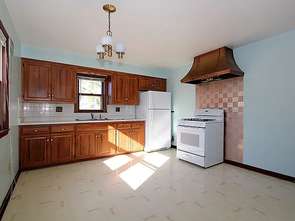 4th image of 1217 S 111th St #1219