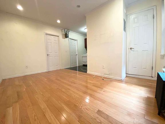 4th image of 135 Sullivan St APT 8