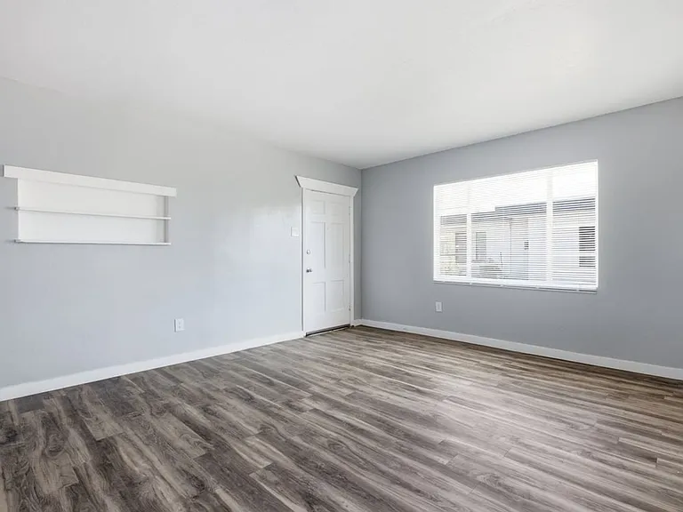 2130 N Forgeus Ave #B — Photo 5