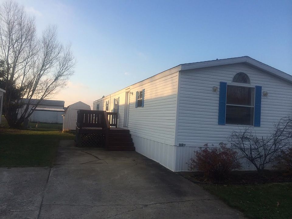 1st image of 132 Oakwood Dr