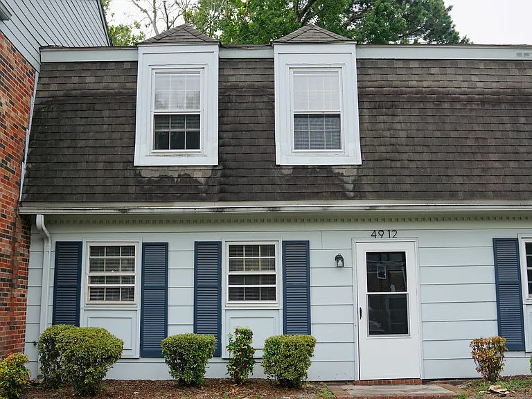 4912 Seabrook Ct — Photo 1