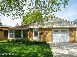 704 N Dee Rd, Park Ridge, IL 60068