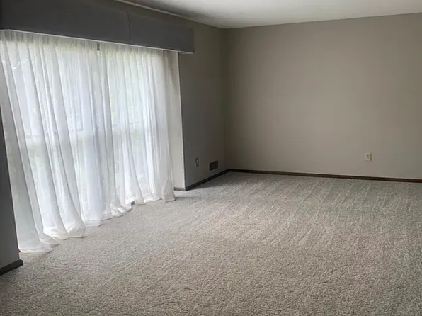 10204 Melrose Dr, Overland Park, KS 66214