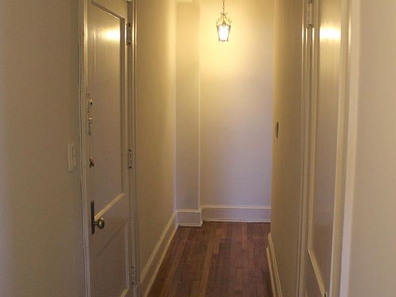 2nd image of 906 Prince St #302