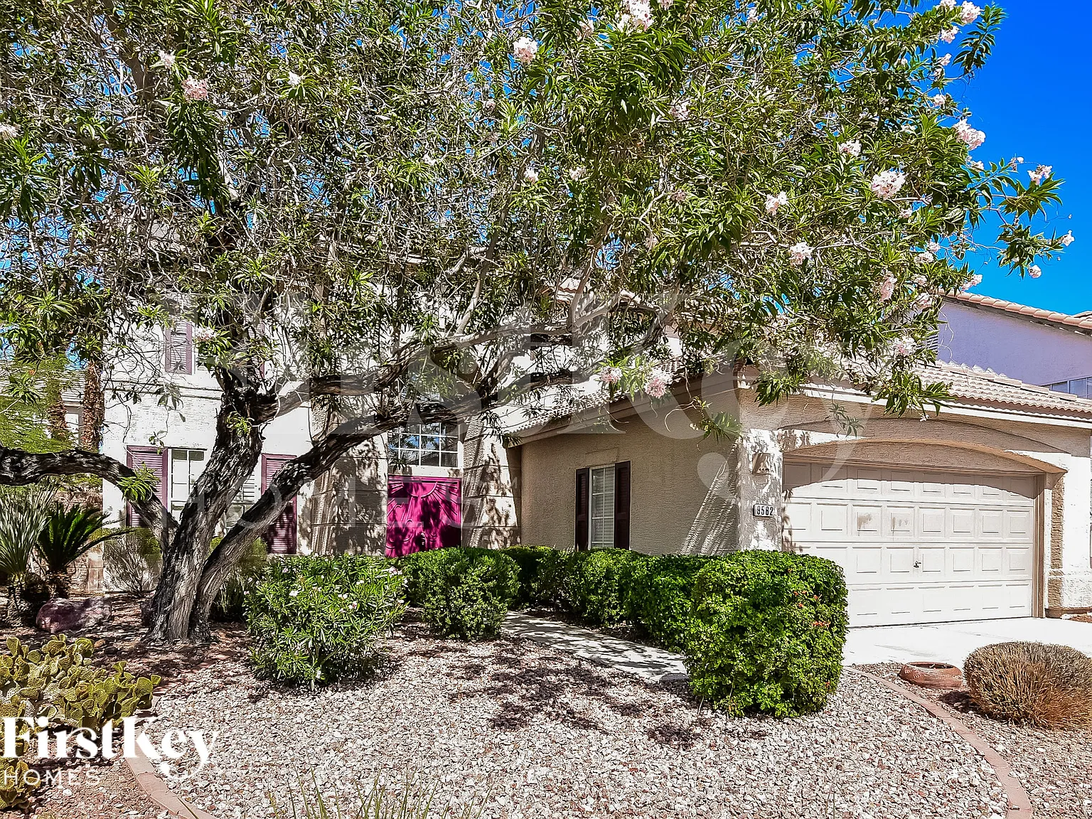 5 bed, 2.0 bath, 2322 sqft, $2,975 — Photo 2