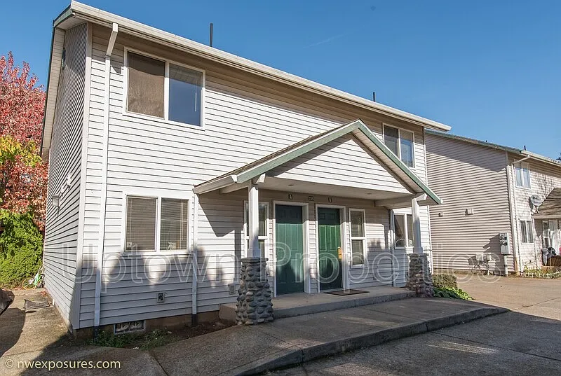 2 bed, 1.5 bath, 950 sqft, $1,495 — Photo 2