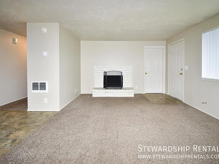 336 S 51st Pl — Photo 5
