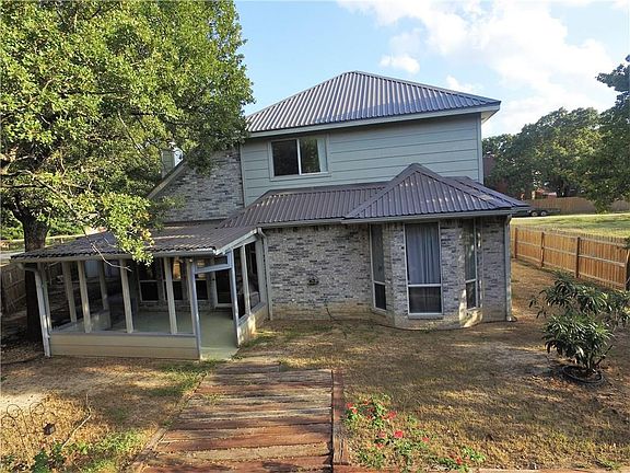 4th image of 808 Hillburn Dr