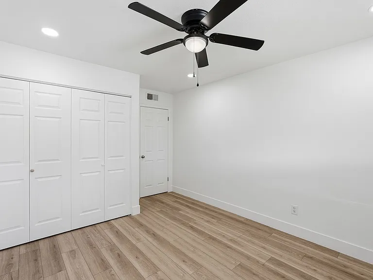209 E Cairo Dr — Photo 16