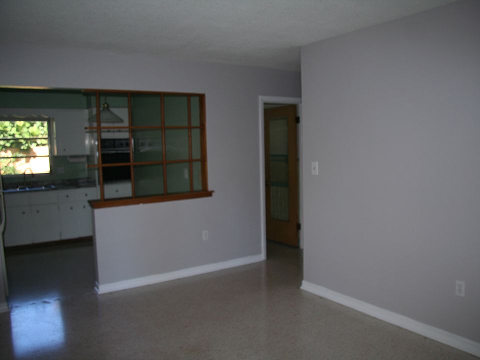 1st image of 657 Minnesota Ave #1