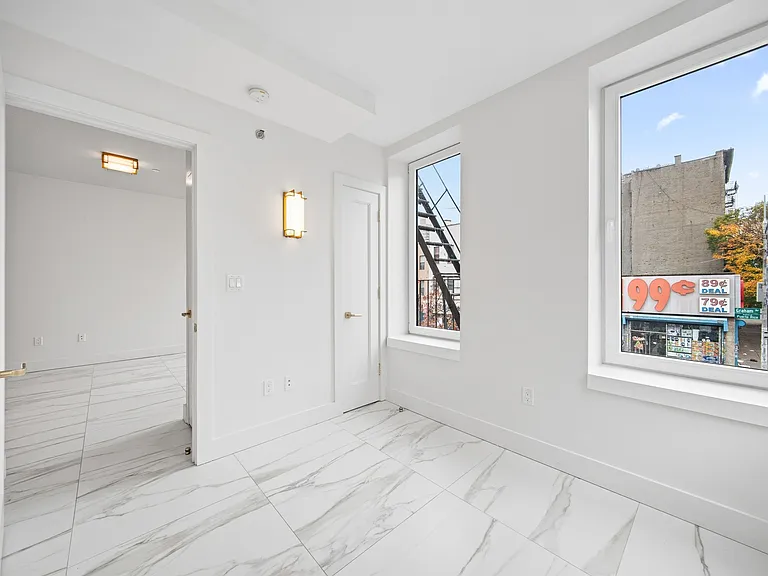 152 Boerum St #2L — Photo 2