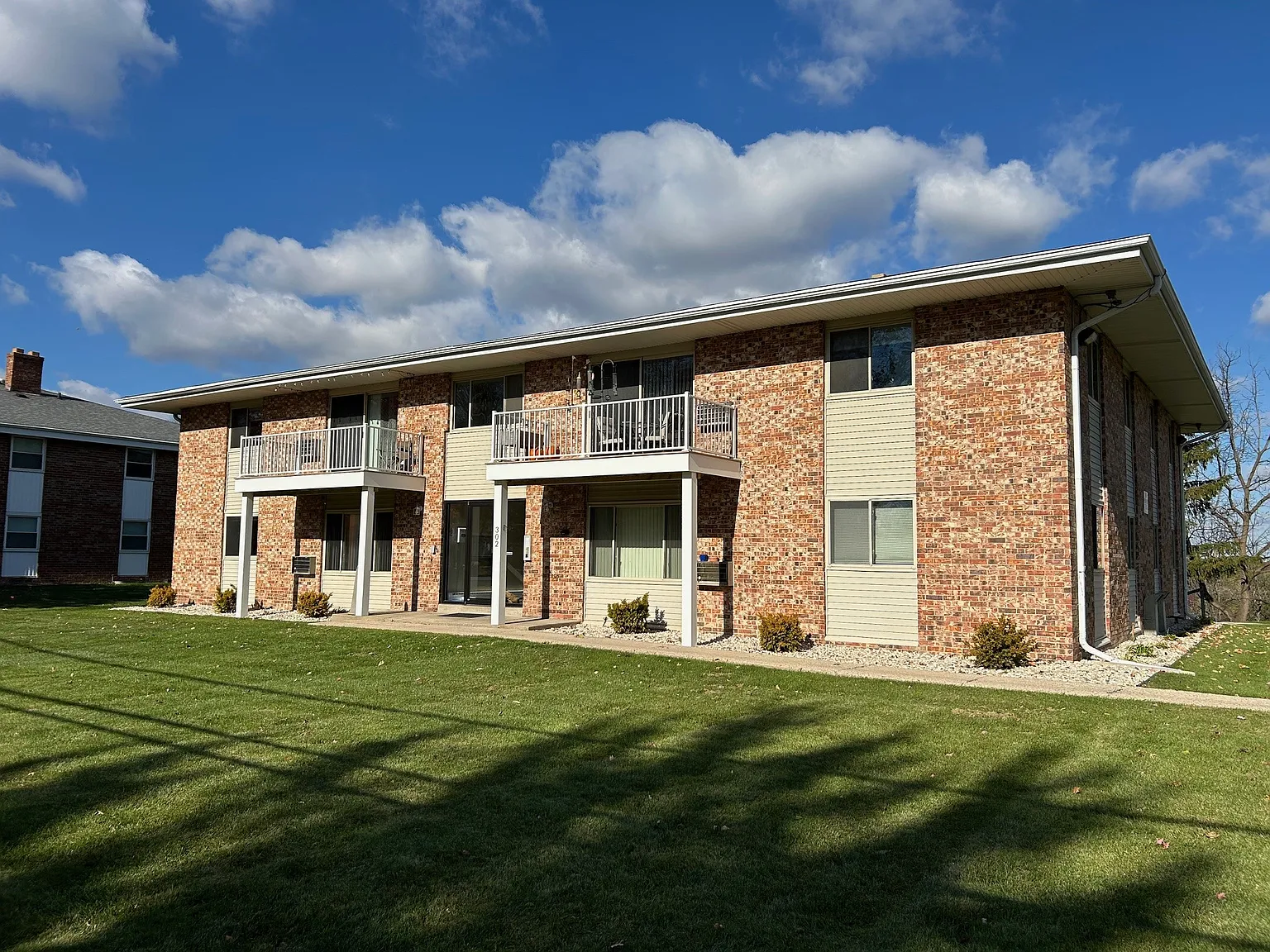 2 bed, 1000 sqft, $1,395 — Photo 1