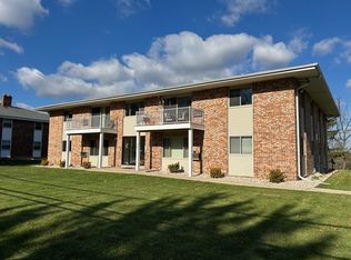 302 Hill St, Hartland, WI 53029