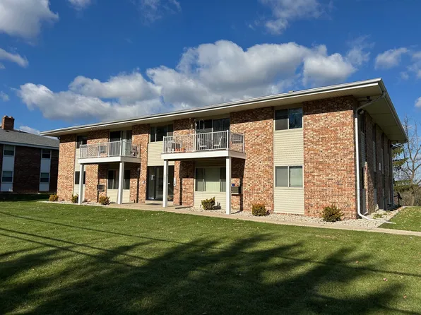 302 Hill St, Hartland, WI 53029