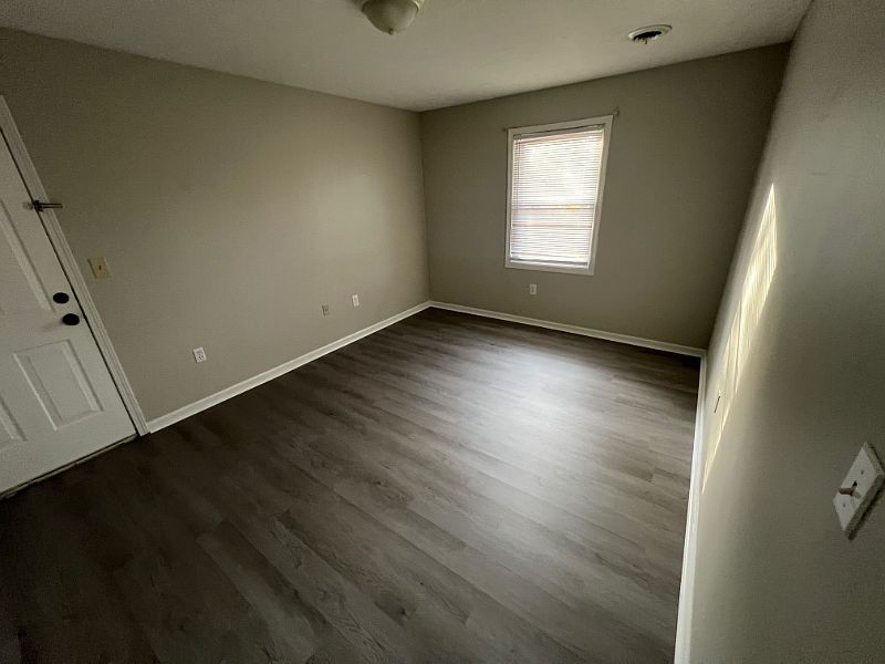 1st image of 107 Molloy Ct