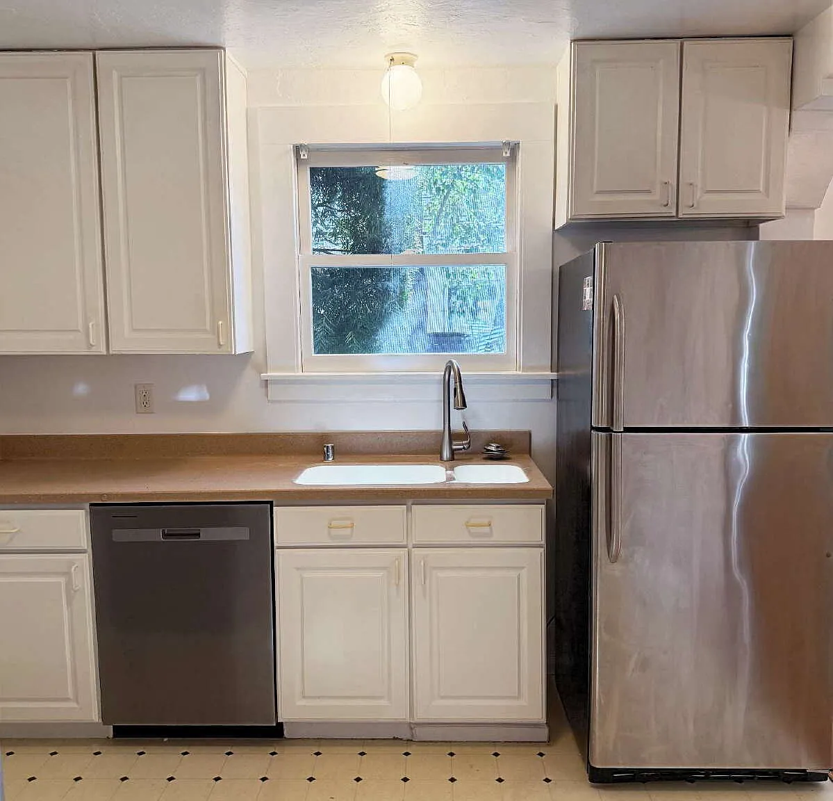 2 bed, 1.0 bath, $2,995 — Photo 2