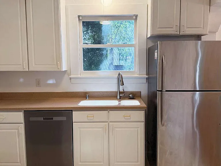 174 France St — Photo 2