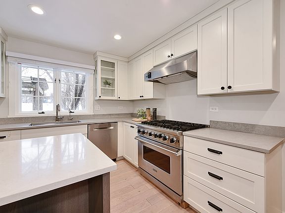 4th image of 688 Thompsons Way