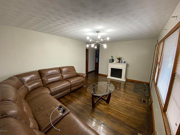 3rd image of 8103 Poinsettia Dr