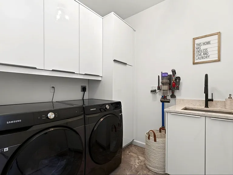 6582 Rosewood Ln — Photo 23