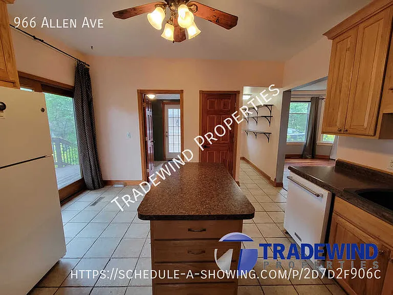 966 Allen Ave — Photo 6
