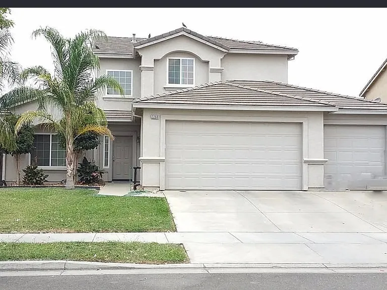 2268 Claremont Way — Photo 1