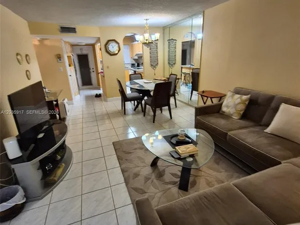 8460 Sunrise Lakes Blvd APT 210, Sunrise, FL 33322