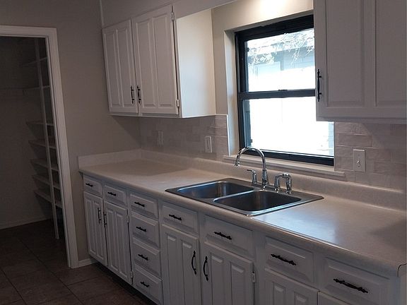 5th image of 300 W Rollins St #1/2