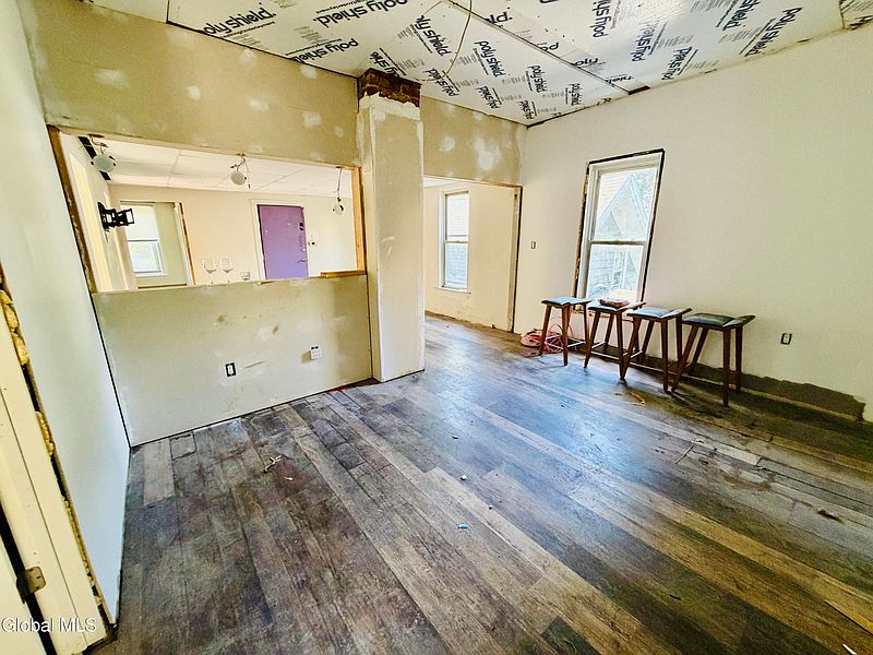 4th image of 92 Forbes Street