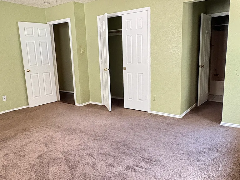 7023 Lincoln Dr — Photo 8