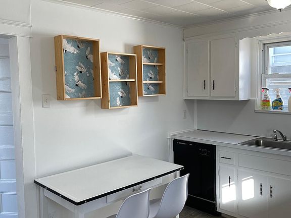 3rd image of 10 Deane Pl