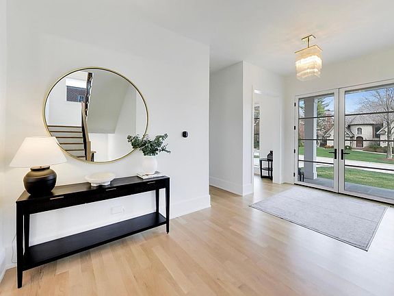 3rd image of 910 Allmen Ave